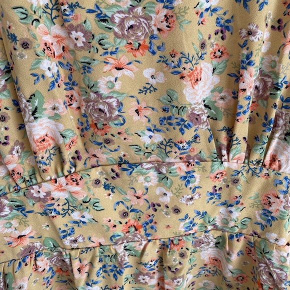 Yellow Lacey Floral Dress - Picture 7 of 11